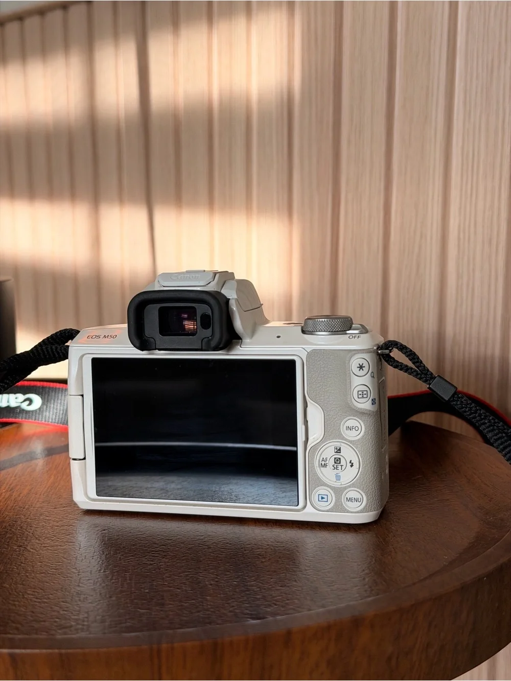 Canon EOS M50 White Vlogging Camera EF-M 15-45mm - Excellent Condition Low Use
